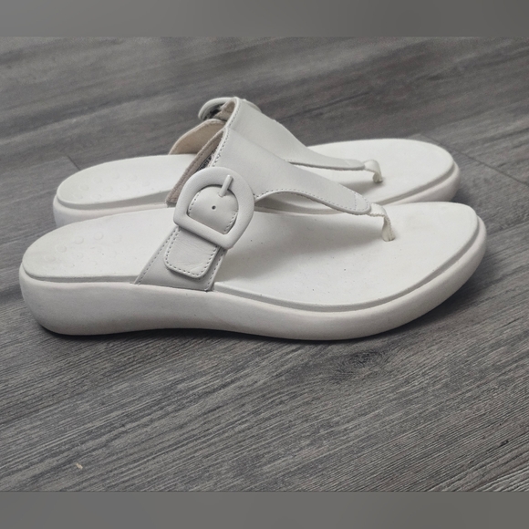 Vionic Shoes - Vionic Activate RX Womens Size 8.5 White Sandal Comfy Athleisure Travel Vacation